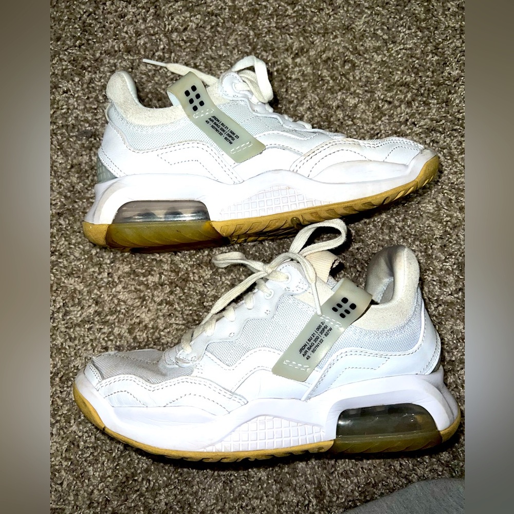 Women’s Jordan MA2 sneakers size 6.5